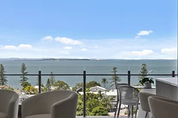 701/39 Bay Terrace, Wynnum