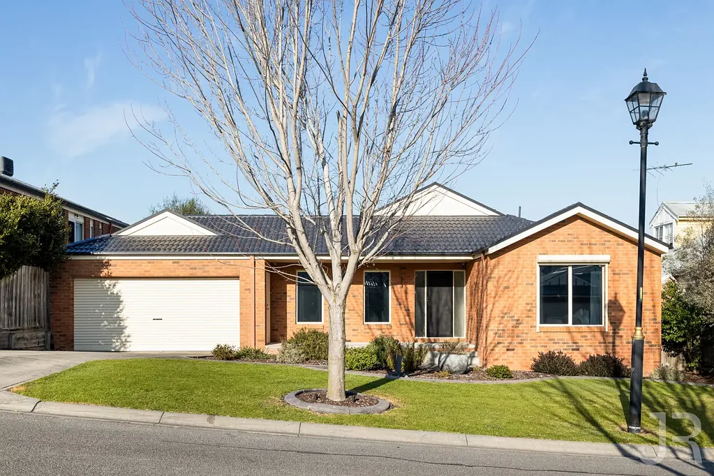 15 Lancaster Way, Beaconsfield, VIC 3807