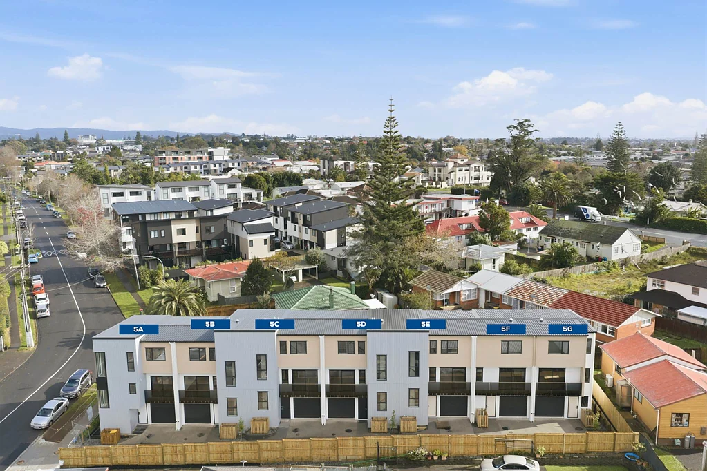 New Lynn 4房  Location.  Lifestyle.  Convenience.