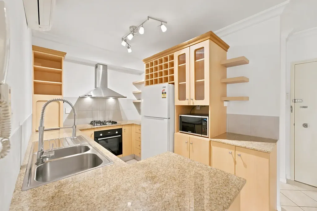 FULLY FURNISHED RESORT-STYLE LIVING IN THE HEART OF CAIRNS!