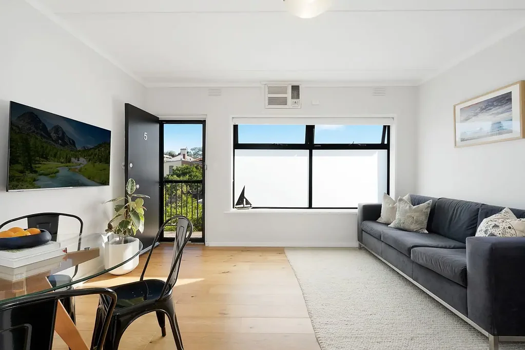 Renovated and Light-filled Apartment in the Perfect Location!