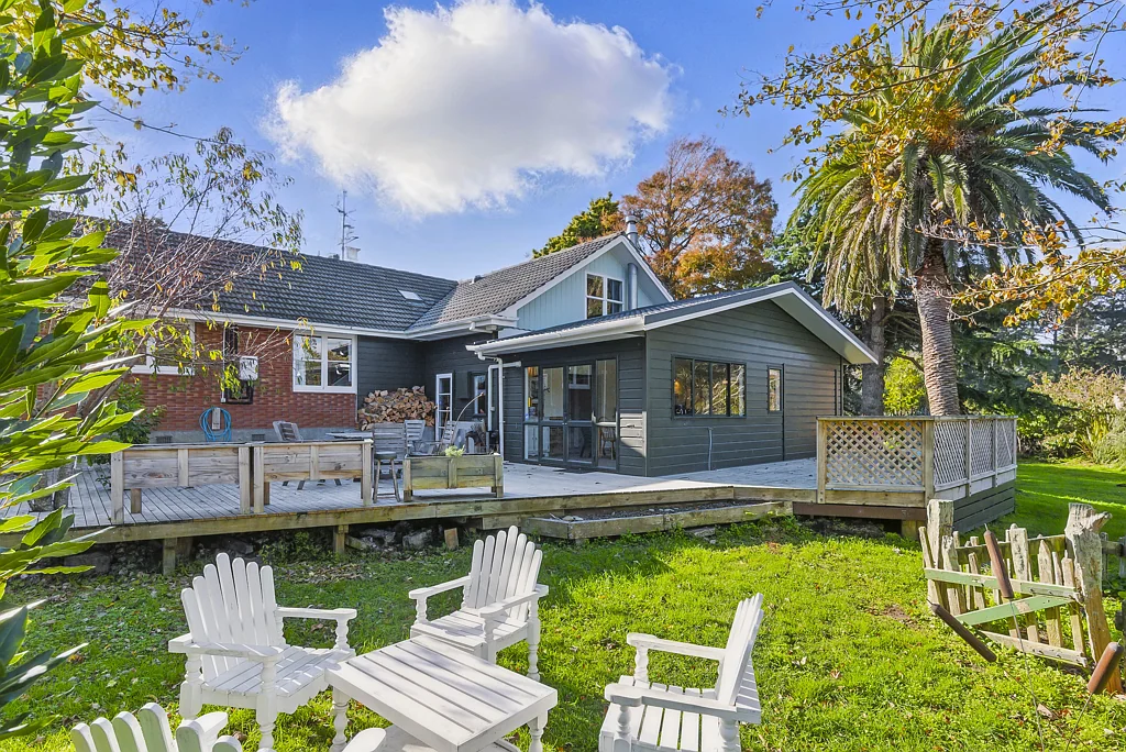 Raumati Beach 6 Bedroom Expansive family home