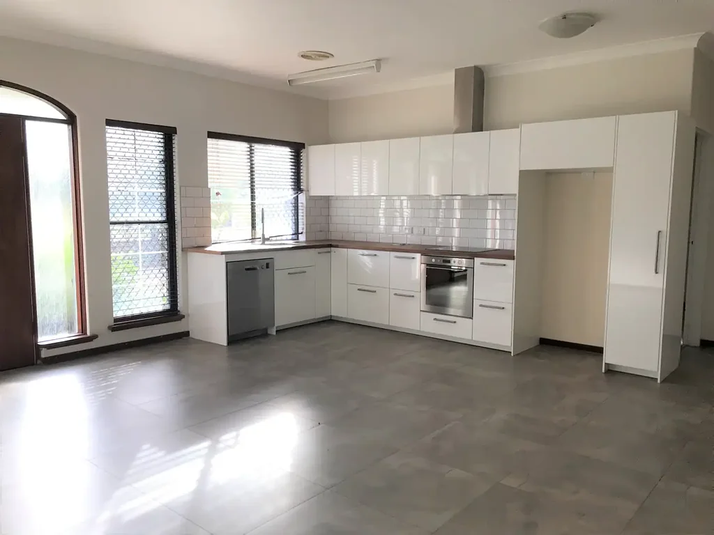 Modern Villa in Great Location !