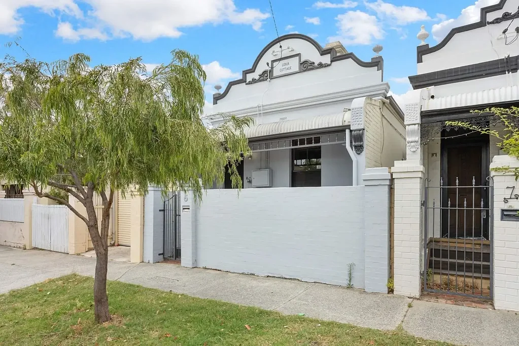 Inner-City Convenience - Stylish West Perth Living