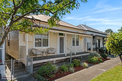 Hamilton 3Zimmer Charming Cottage Living in Sought-After Hamilton