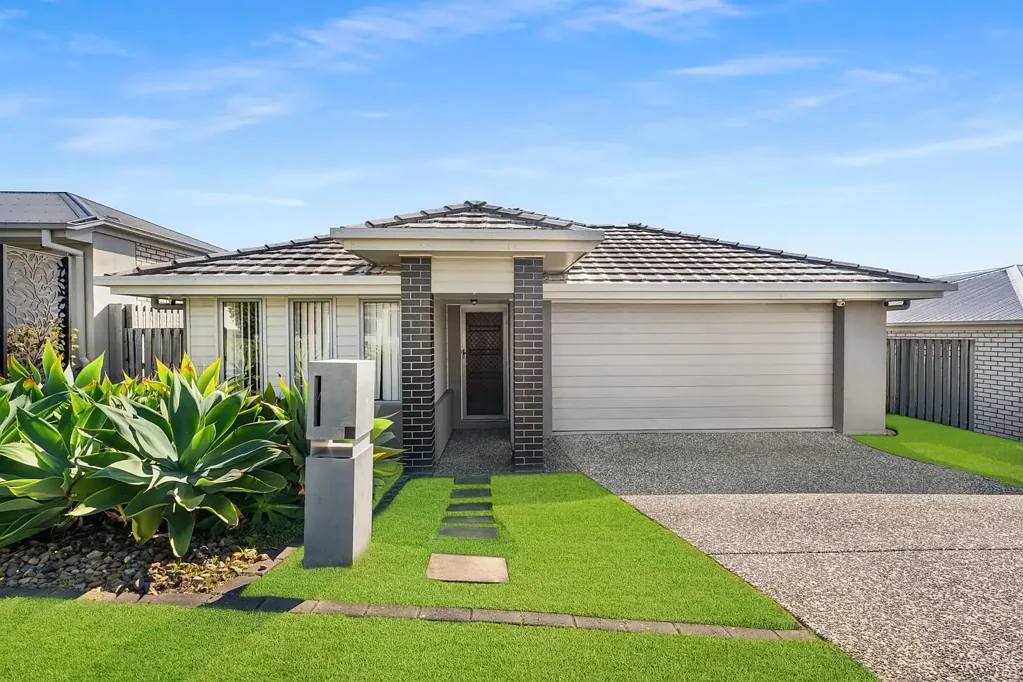 Redbank Plains 4ਬੈੱਡਰੂਮ Spacious Family Living on a low-maintenance 420m2 block