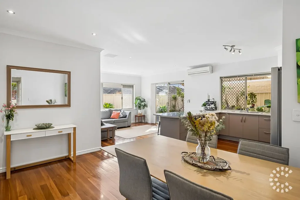 Kardinya 4房  Prime Position with Spacious Living and Ample Parking