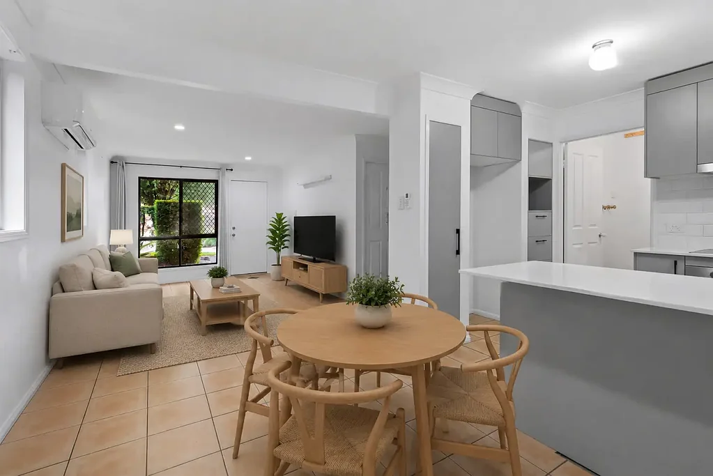 Mcdowall 3房 McDowall安全社区 两层宽敞空间 时尚厨房石材台面 主卧带套间露台 私密户外娱乐区 公共泳池低维护 近购物中心公园学校 3-Bed Townhouse in Prime Location of McDowall