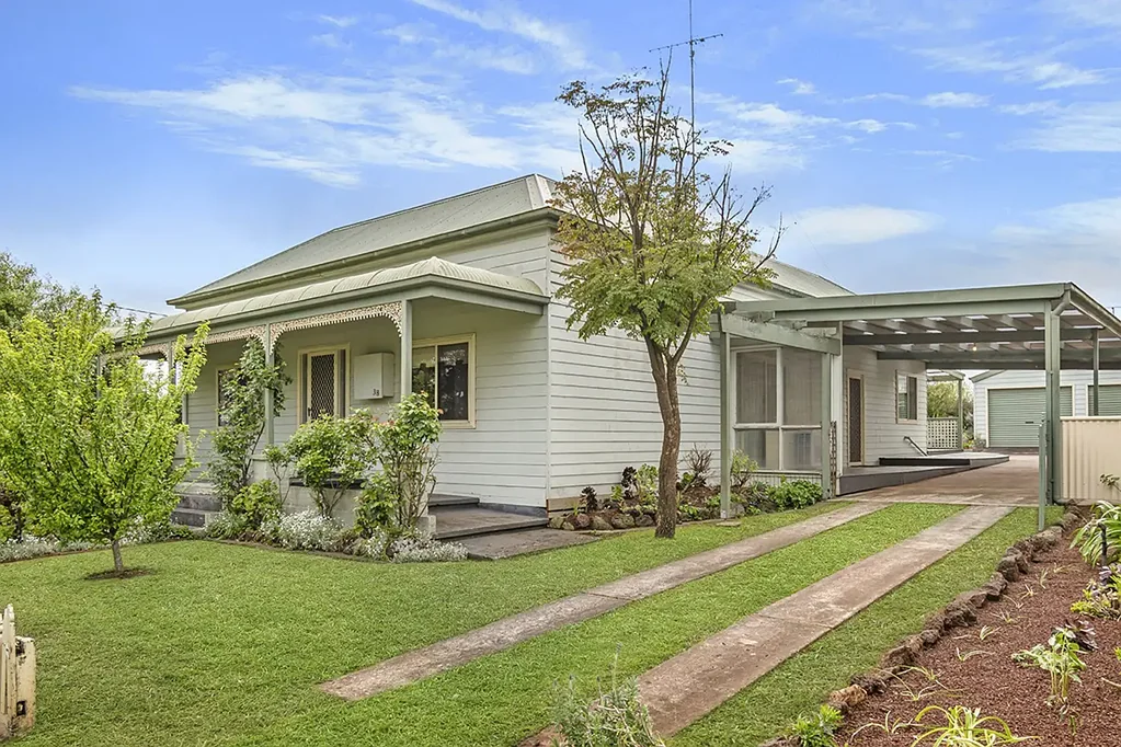 38 Burchett Street, Penshurst, VIC 3289