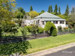 166 Mossman Street, Armidale