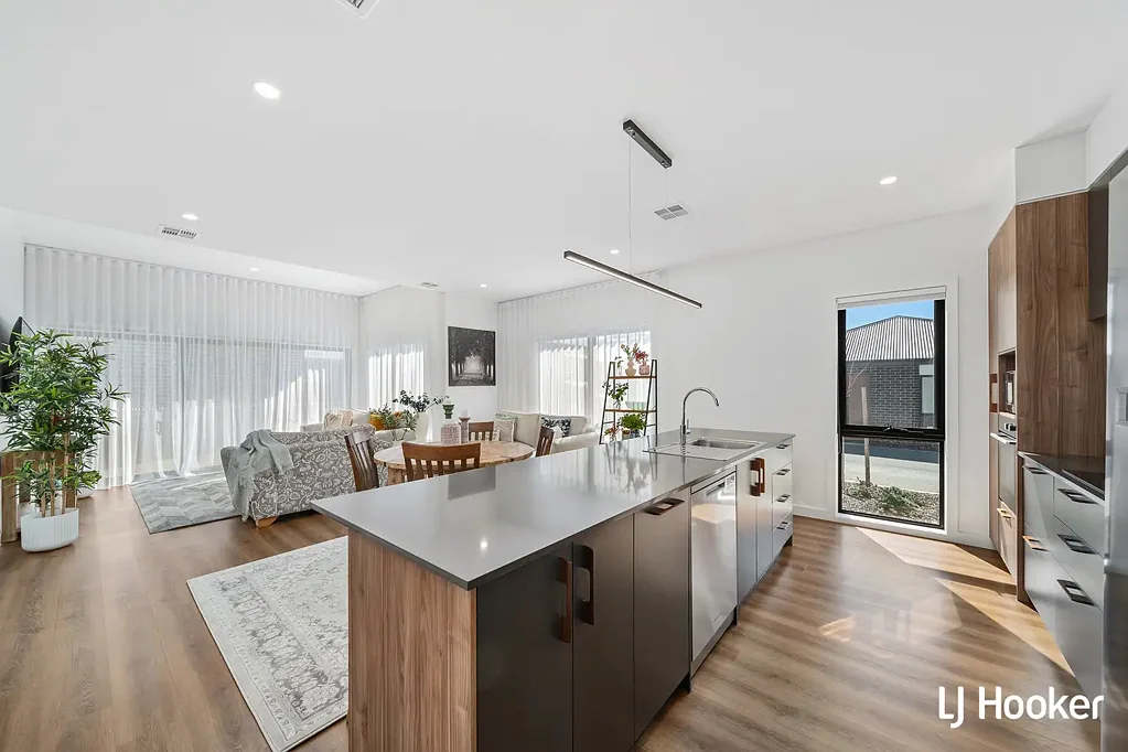 Strathnairn 4 Bedroom Architectural Elegance Meets Sustainable Luxury in Strathnairn
