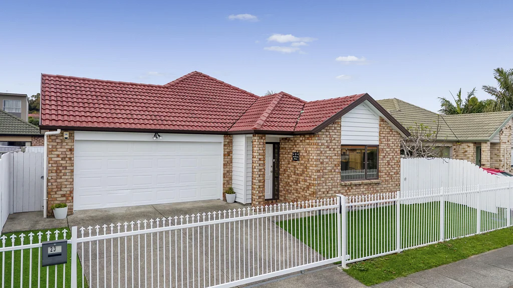 Flat Bush 3房  Entry-level Brick & Tile Home in Mission Heights.