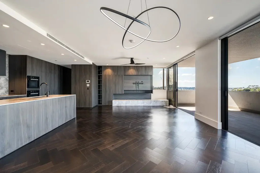 230M2 4 BEDROOM PENTHOUSE
