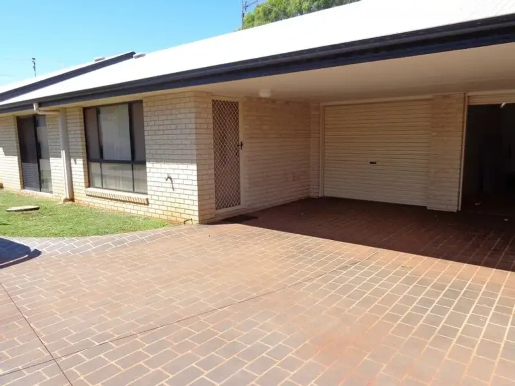 Ultra Large Living | Walk to Uni