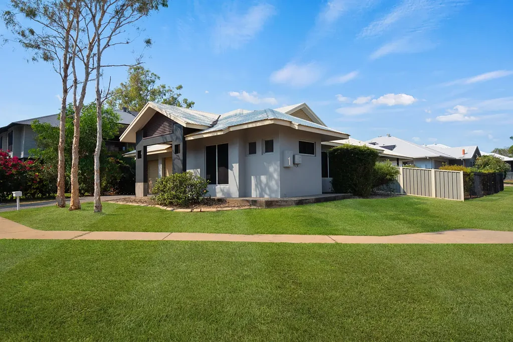 Lyons 4房  Tick every box with this turnkey family home!
