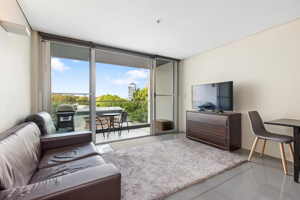 North facing one bedroom apartment - unfurnished