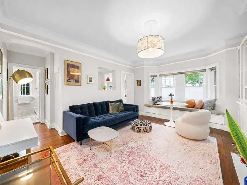 ELEGANCE IN THE HEART OF DOUBLE BAY