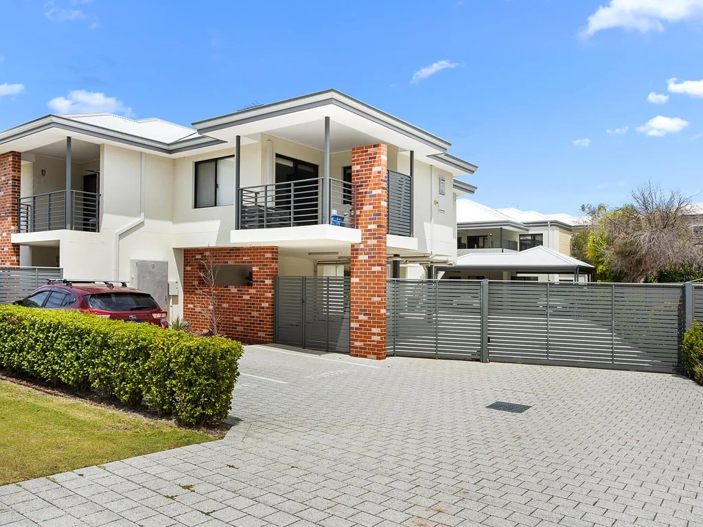 7/4 Whiteside Street, Cloverdale, WA 6105