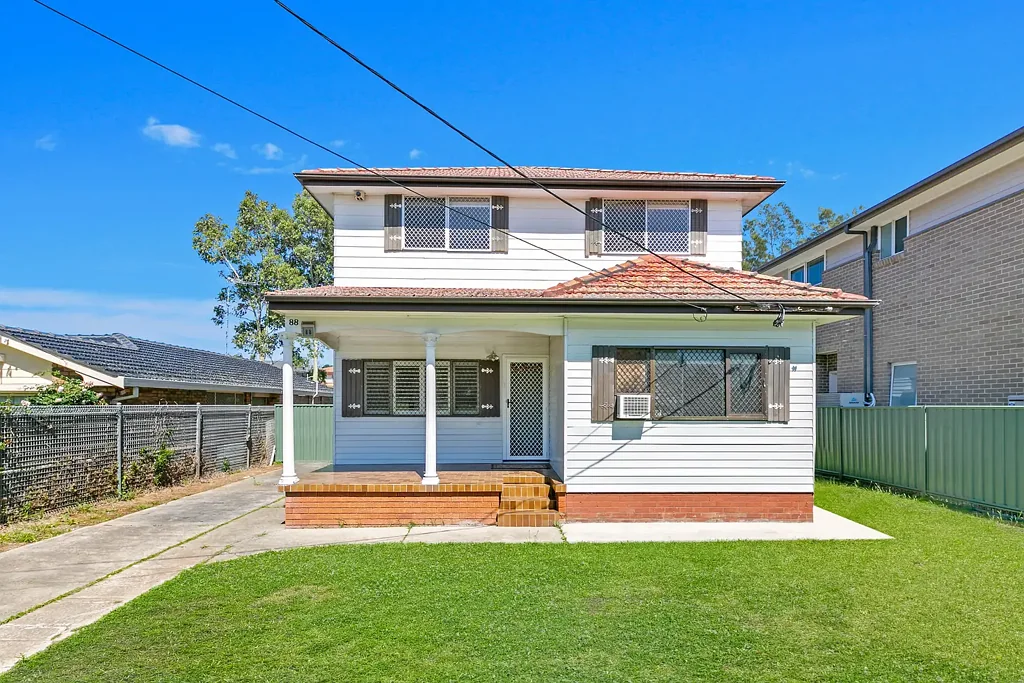 Family Home with 5 Bedrooms in South Wentworthville