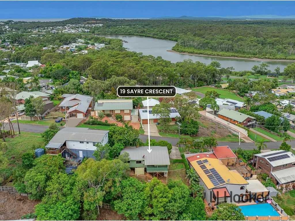 Boyne Island 3ห้องนอน CHARMING ELEVATED HOME WITH AMAZING MOUNTAIN VIEWS
