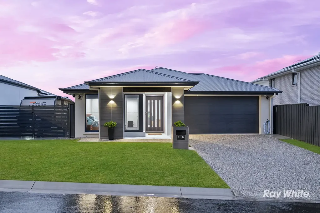 19 Kakadu Street, Greenbank, QLD 4124