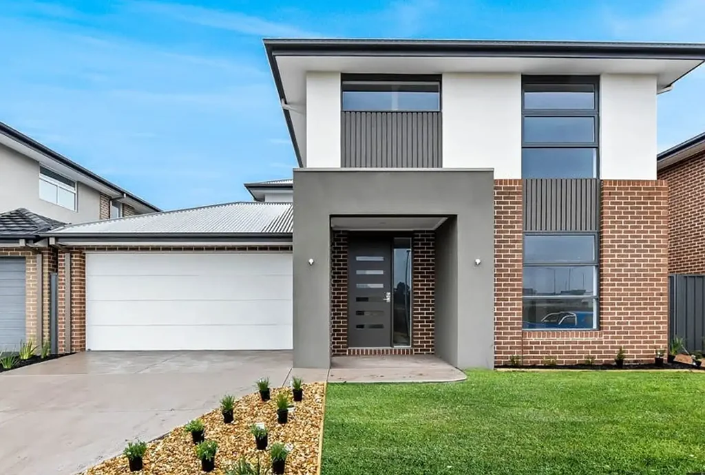 Double storey 4 Bedder for Lease in Clyde !