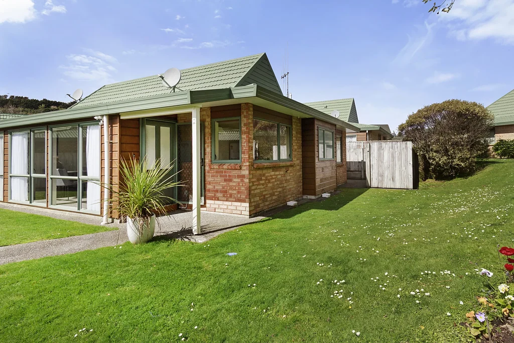 Tawa 2 Bedroom Single Level - Easy Living!