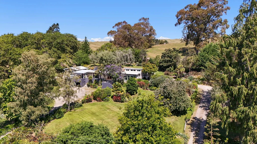 Upper Moutere 4 Bedroom Scenic Rose Road Retreat in Upper Moutere