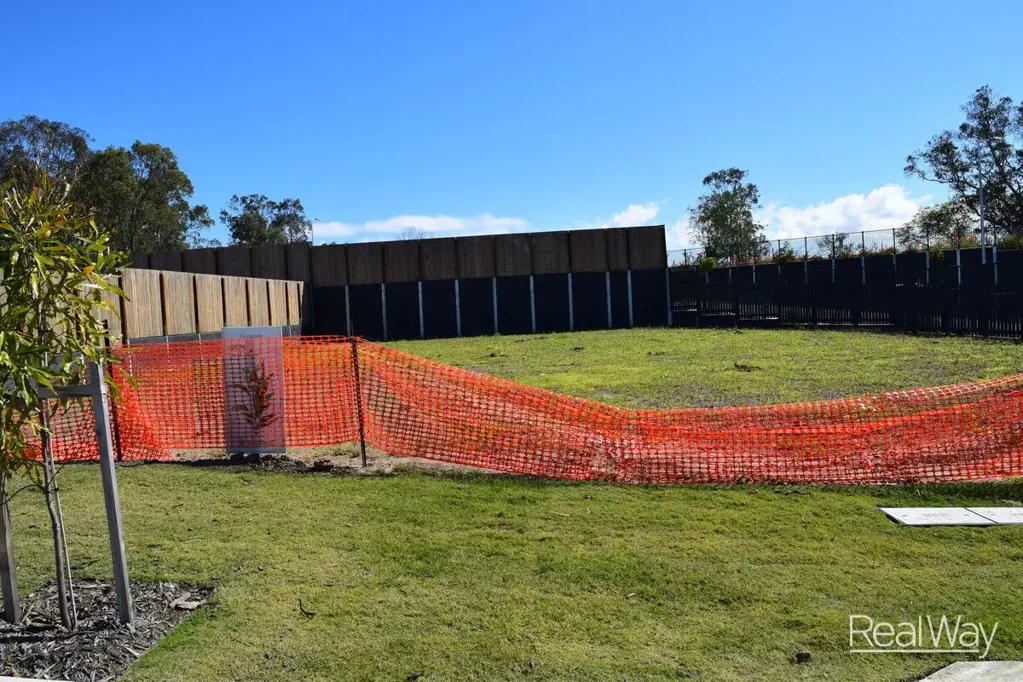 Deebing Heights REGISTERED. BIG BLOCK. BIG DREAMS. BOTANICA