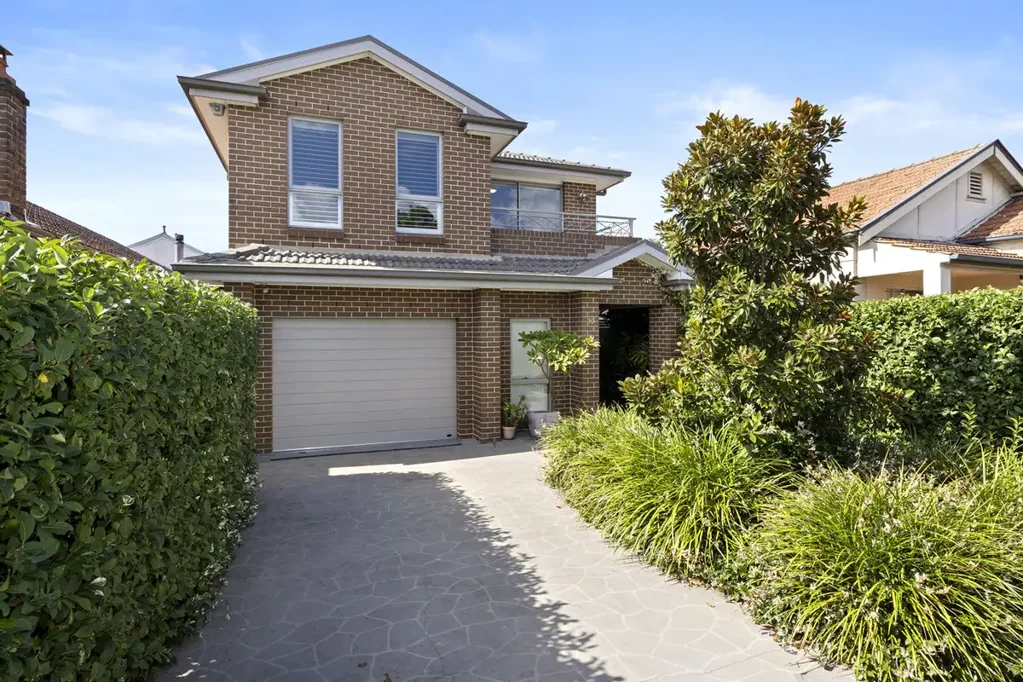 Croydon Park 5બેડરૂમ Spacious Family Living with Poolside Entertaining & Versatile Retreat