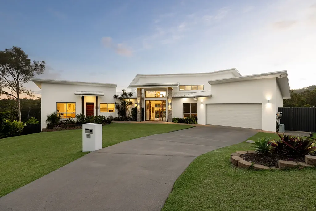 Palmview 5Phòng ngủ Sold by: OIlie Lehmann