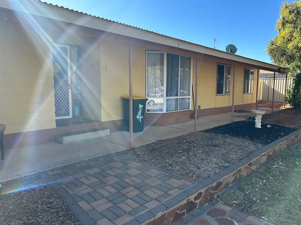 Roxby Downs 4房  4-Bedroom Home With Pool