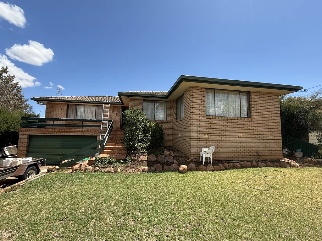 Parkes 4침실 Spacious 4-Bedroom Family Home in Sought-After East Parkes