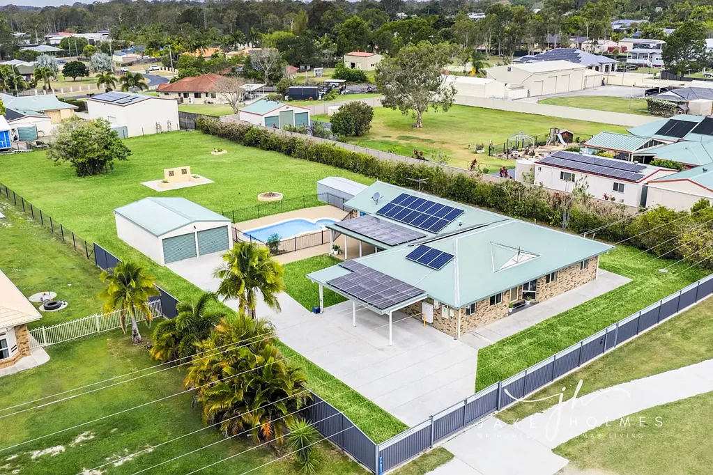 Burpengary East 5Kwarto THE COMPLETE FAMILY PACKAGE | SOLAR + BATTERY + POOL + 2 SHEDS