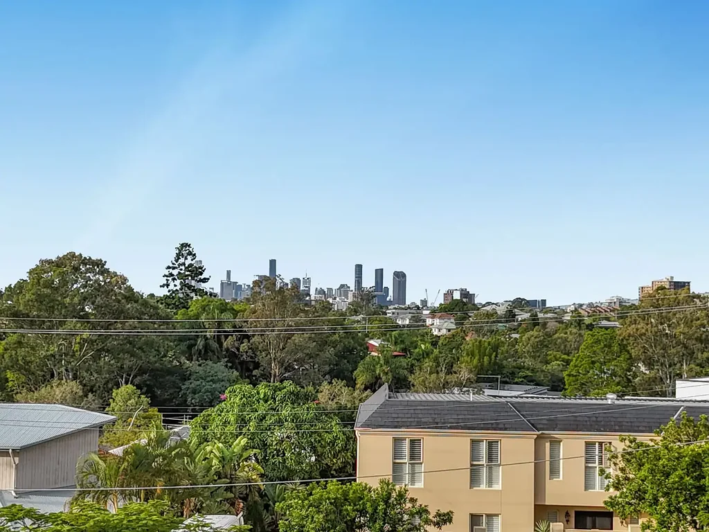 Indooroopilly 优质土地 顶级学区 惊人景色 便捷交通 成熟社区 绿树成荫 Rare, vacant land opportunity with city views