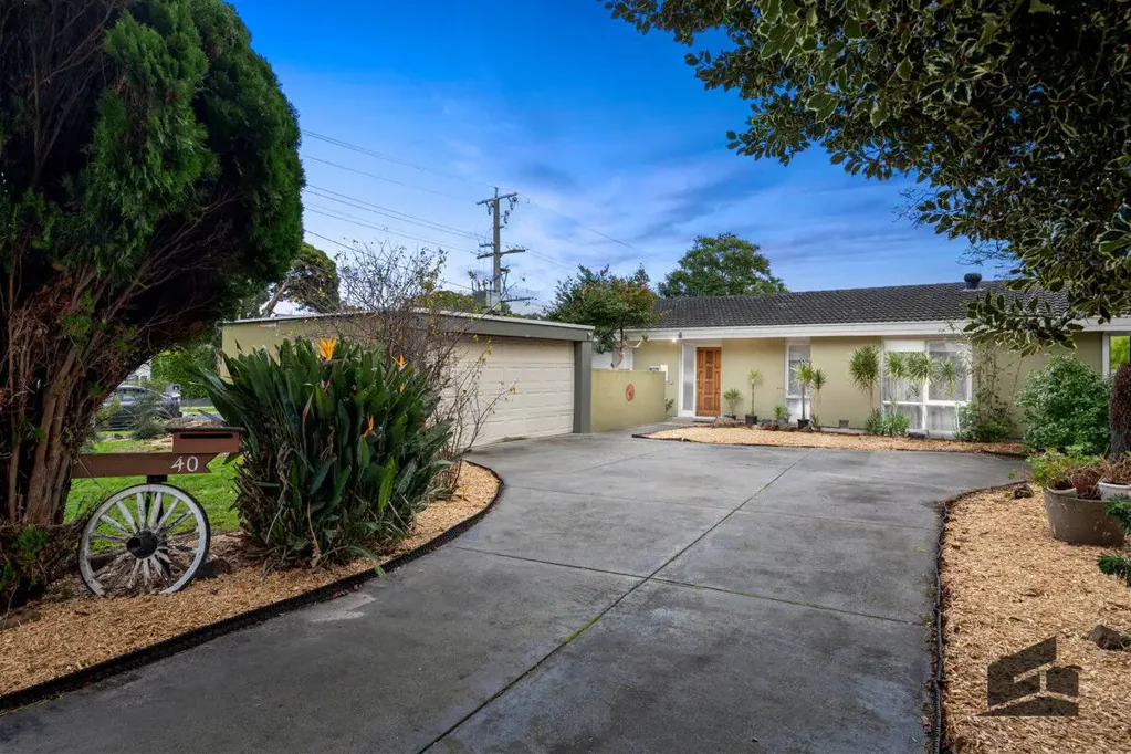 Dingley Village 3房 大宅宽敞舒适 634㎡全幅地 三卧带主卧套 现代厨卫精装 邻近多校公园 交通购物便利 The Opportunity You've Been Waiting For