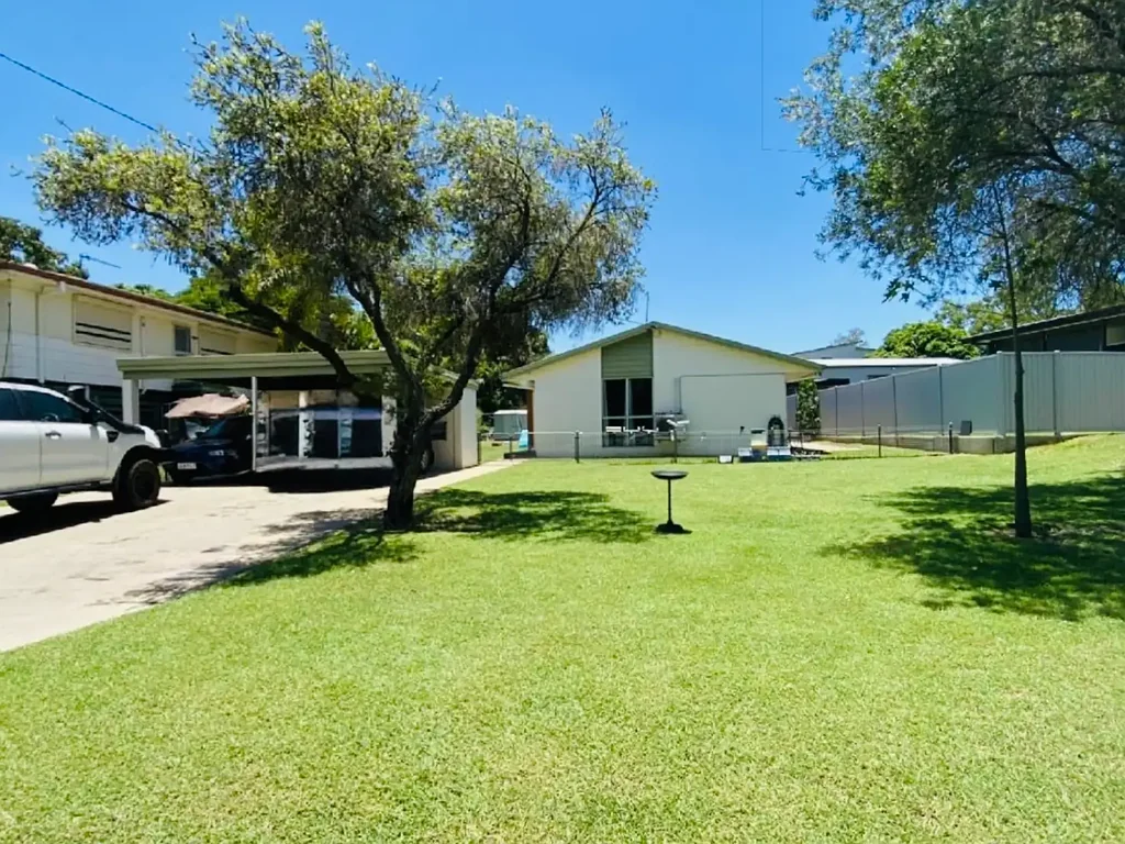 Moranbah 3 Bedroom LOWSET HOME ON SLAB – RENTED TO LARGE MINING COMPANY WITH HIGH RETURNS