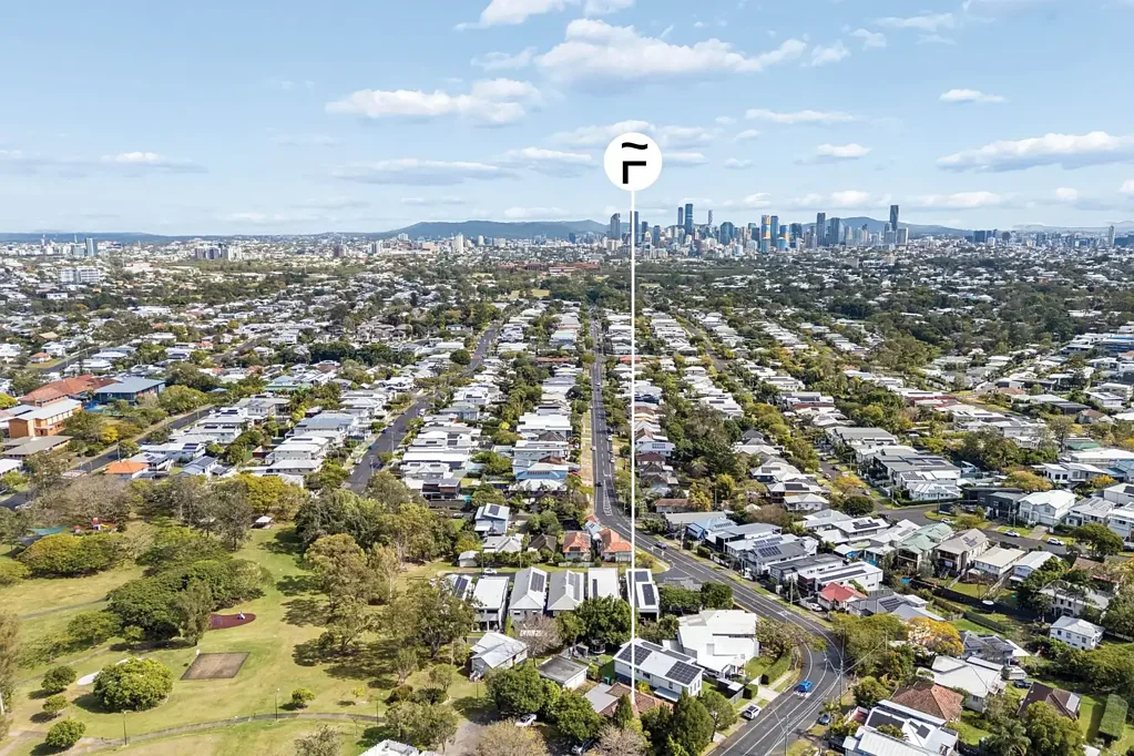 Norman Park 4 Slaapkamer RARE 810m2 PARKSIDE OPPORTUNITY ACROSS TWO LOTS!