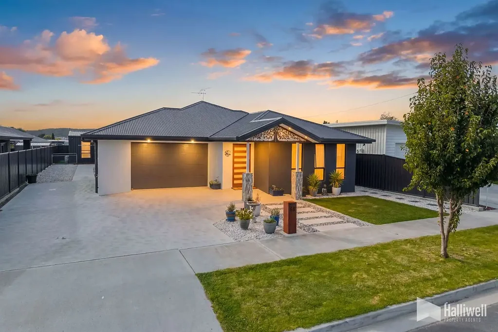 Latrobe 5房  Contemporary Comfort with Flexible Dual Living Appeal