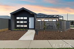 1 Bloomfield Crescent, Taylor