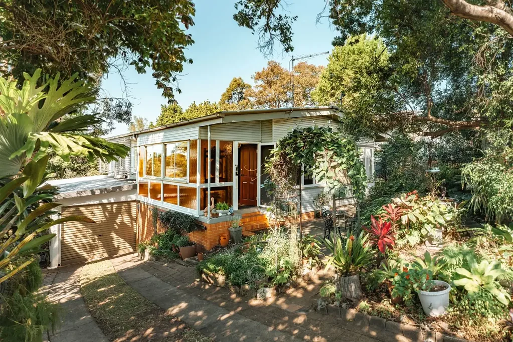 Carina 3 Bedroom Rare Find: Tranquil Garden Oasis with Enticing Potential!