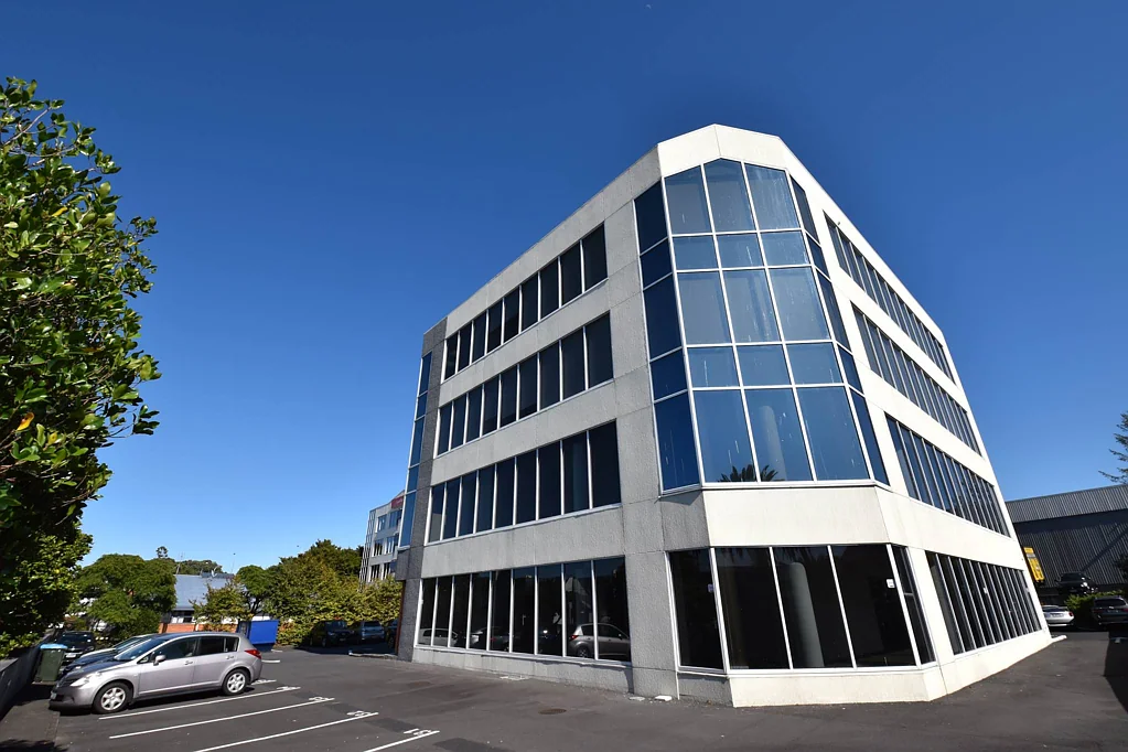 Ellerslie  EXCELLENT ELLERSLIE OFFICE