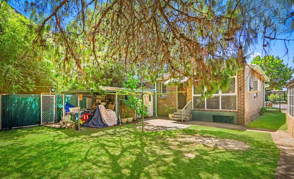 Parramatta 3Zimmer Rare found 3 Bedroom House with R4 zoning on Victoria Road, Parramatta