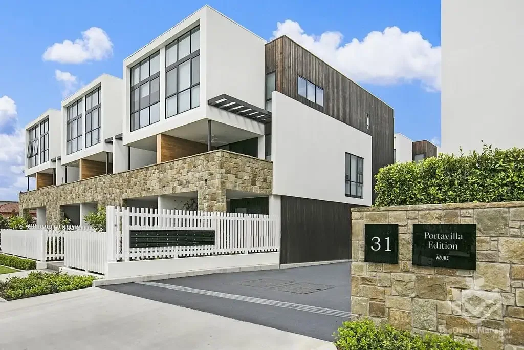 Designer Three-Level Townhome in Boutique Portavilla � 7km to Brisbane CBD