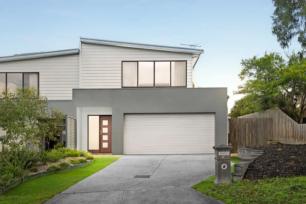 Greensborough 3房 Greensborough宁静区域 380m²宽敞住宅 优质不锈钢电器 私密低维护庭院 便捷生活配套 Family Space with Lifestyle Appeal