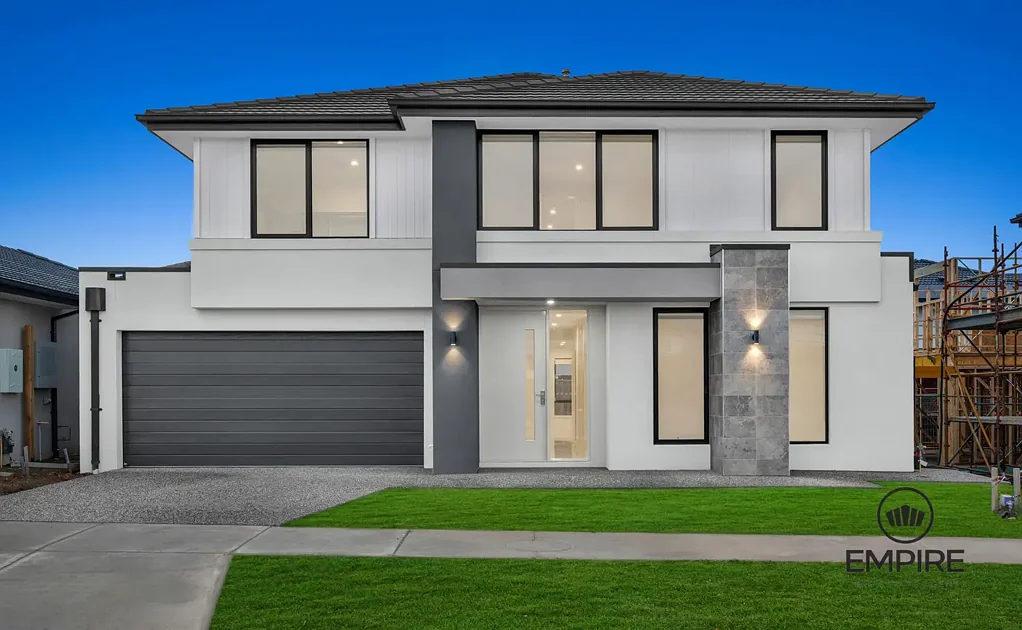 10 Sandalwood Crescent, Clyde North, VIC 3978