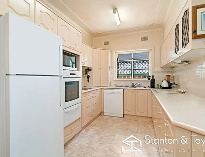 1 Cary Street, Emu Plains, NSW 2750, 4 침실, 1 욕실, House