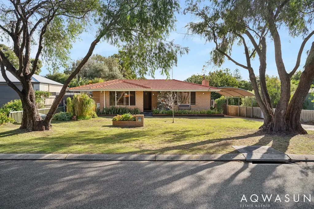 Golden Bay 3 Bedroom Parkside Position, Moments to the Ocean