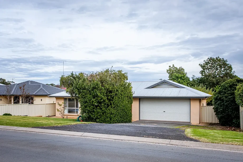 Naracoorte 4房  A Home That Will Suit All Buyers - 700m2 Allotment
