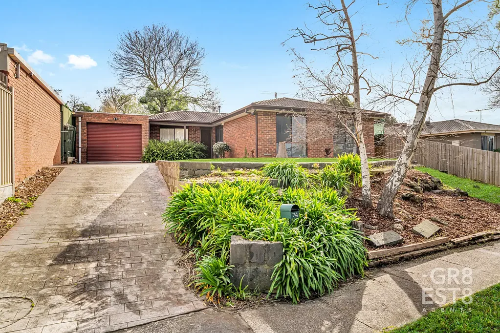 Beautifully Renovated Family Home in Prime Narre Warren Location